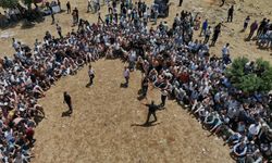 Diyarbakır'da 300 Yıllık Gelenek: Nedenini Dedelerimiz De Bilmiyor, Gençler Birbirlerini Kırbaçlıyor