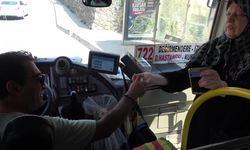 Bu Şoför Başka! Yolcularına Su ve Çikolata İkram Ediyor: Darısı Alanya’nın Başına