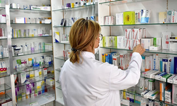 Antalya ve Alanya'da İlaç Krizi Büyüyor: ''Üretim Durdu'' İddiası Tedariki Vurdu