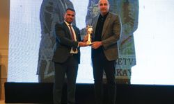 Digi-Z Medya 4. Ödül Töreninde Aykut Kaya'ya Ödül