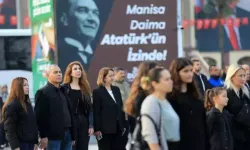 Saat 9'u 5 Geçe Türkiye Atatürk İçin Saygı Duruşunda