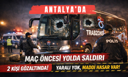Antalya'da Trabzonspor Takım Otobüsüne Taşlı Saldırı