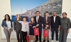 Alanya Öğrencileri Uluslararası Şiir Yarışmasında Başarıyla Döndü