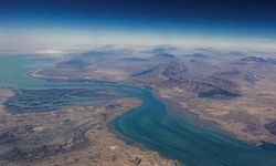 İran’dan Hürmüz Kararı: Ticari Geçişler Yeniden Serbest