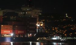 İstanbul Boğazı'nda Korkutan Kaza: Dev Konteyner Gemisi Karaya Oturdu