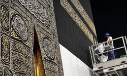 Kabe’nin Örtüsü Hac Öncesi 3 Metre Yukarı Kaldırıldı