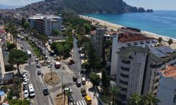 Alanya Belediyesi'den Güzelyalı Caddesi'nde Sıcak Asfalt Çalışması