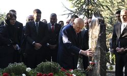 Bahçeli, Kurban Bayramı’nda Türkeş’in Kabrini Ziyaret Etti