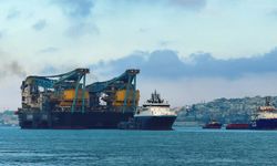 Dev Vinç Gemisi Saipem 7000 İstanbul Boğazı’ndan Geçti