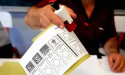 Üç İlde Sandık Heyecanı: Yerel Ara Seçimlerde Oy Verme Sürüyor