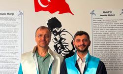 Alanya Kızılayı’nın Gururu: Yunus Emre Kozak ALKÜ’yü Birincilikle Tamamladı