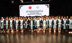 ALKÜ Diş Hekimliği Fakültesi'nde Mezuniyet Heyecanı