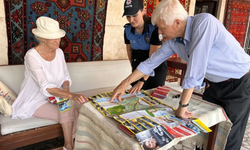 Alanya'da Turistlere Dört Dilde Güvenli Turizm Rehberi Dağıtılıyor