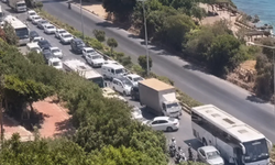 Konteyner Yüklü İki Kamyon Tünel Girişinde Sıkıştı, Alanya Trafiği Kilitlendi