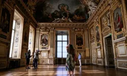 Louvre Müzesi, Mücevher Soygununun Ardından Apollo Galerisi'ni Yeniden Açtı