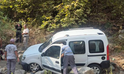 Alanya’da Araç Şarampole Yuvarlandı: 3 Yaralı