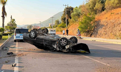 Gazipaşa’da Taklalı Kaza: Otomobil Palmiye Ağacına Çarptı, Sürücü Yaralandı