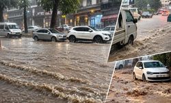 Antalya Elmalı’da Sağanak Yağış Cadde Ve Sokaklarda Taşkına Yol Açtı