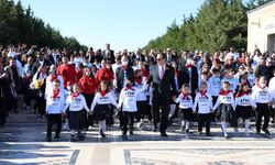 LÖSEV Anıtkabir’de Tek Yürek: “Biz Kazanacağız Atam!”