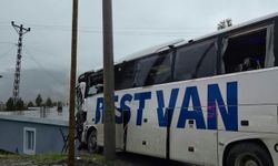 Şırnak’ta Feci Kaza! Otobüs Eve Çarptı, Şoför Öldü