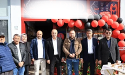 Protokol Üyeleri Fantezi İç Giyim Mağazasını Dualarla Hizmete Açtı