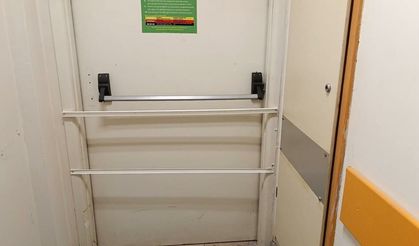 AKIL ALIR GİBİ DEĞİL: DEVLET HASTANESİNİN YANGIN ÇIKIŞINA 'SİGARA ENGELİ'