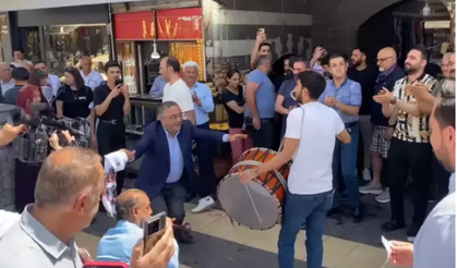 Pkk'nın Kendini Feshetmesi Diyarbakır'da Halaylarla Kutlanıyor