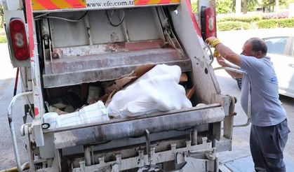 Antalya Otobüs Terminali'nde Ele Geçirilen 700 Kilogram Kaçak Peynir Çöp Kamyonuyla İmha Edildi