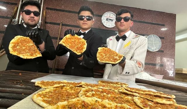 Fırında Şıklık Yarışı: Ustalar Simokinle Lahmacun Yapıyor