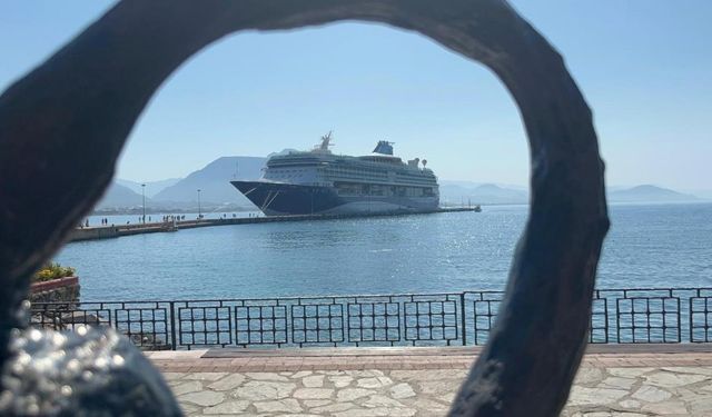Bin 924 Yolcu 734 Mürettebatlı Dev "Marella Discovery 2" Alanya'ya Demir Attı