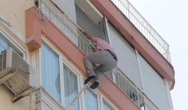 Antalya’da Balkonun Demir Korkuluklarında Boşanma Pazarlığı