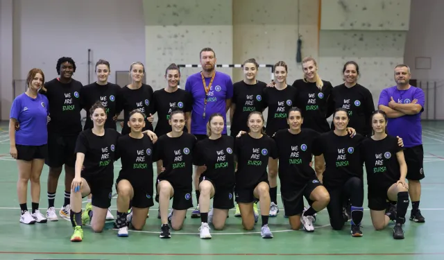 Bursa Büyükşehirli kadın hentbolcular süper kupa sınavında