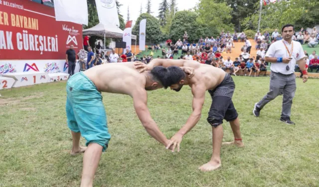 Mersin’de Ata sporu güreşle Zafer coşkusu yaşandı
