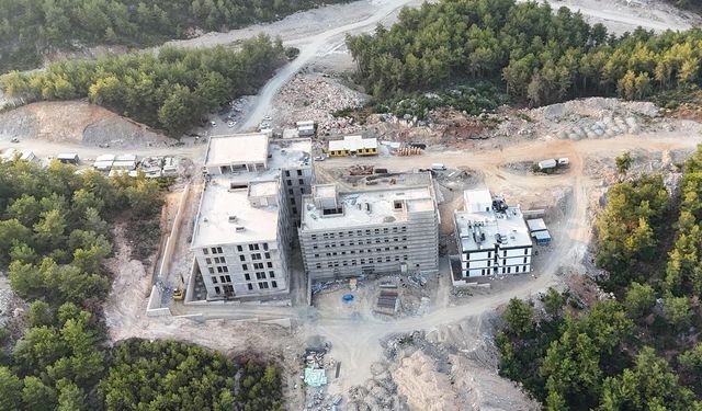 ALKÜ’de Eğitim Yatırımları Hız Kesmiyor: Ortak Derslik Binasında Çalışmalar Devam Ediyor