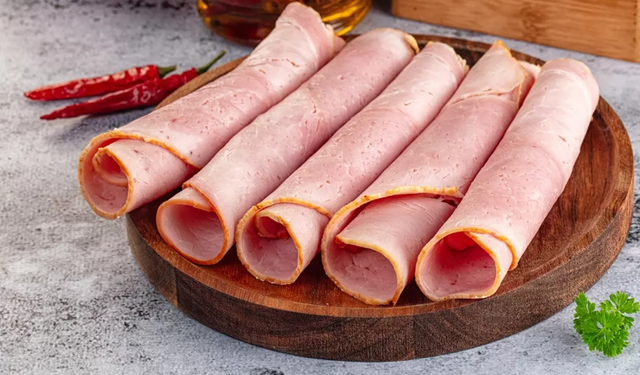 Zincir Marketlerde De Satılan Salamdan Domuz Eti Çıktı! Üretici Firma 60 Yıldır Bu Sektörde