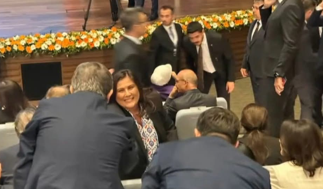 CHP’den İstifa Ettikten Sonra Soluğu Ak Parti Genel Merkezi’nde Aldı