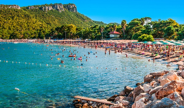 Antalya Sahillerinde Kıyı Kanununa Uyan Yok! Vatandaş İsyanda