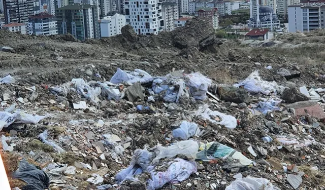 Uyarıya rağmen çöpleri toplamayan belediyeye 'Çevre' cezası!