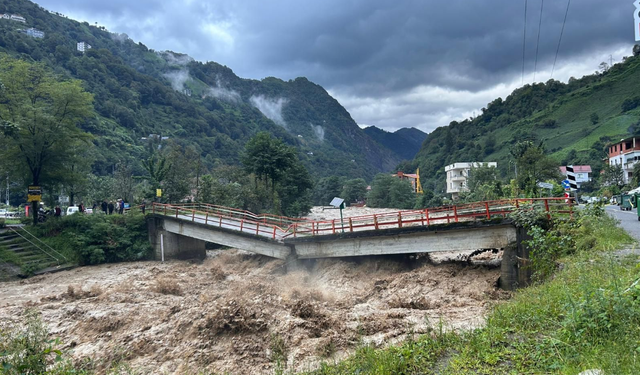 Rize’de Sel ve Heyelan Felaketi: Ayder Yolu Kapandı, Köprüler Çöktü