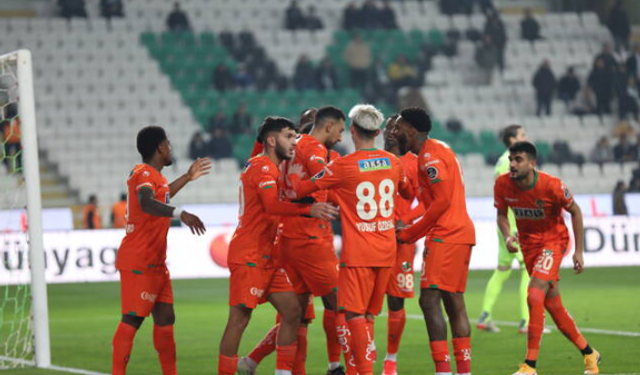 Alanyaspor Konyaspor Deplasmanına Hazırlanıyor: Hedef 3 Puan