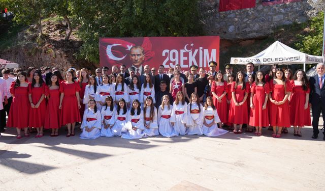 Alanya'da Cumhuriyet Bayramı Coşkusu: 102.Yıl Gururla Kutlandı