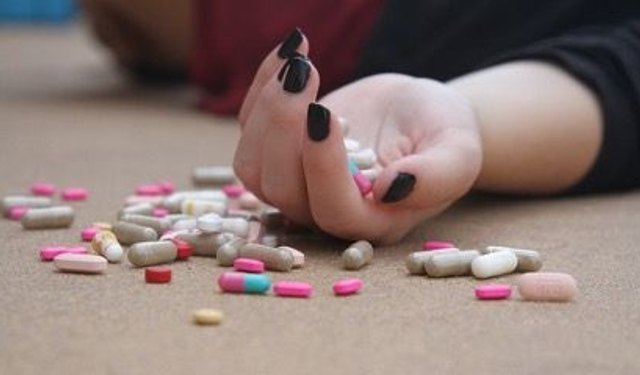 Alanya'da Bunalıma Giren Kadın İnt*har Etmeye Çalıştı