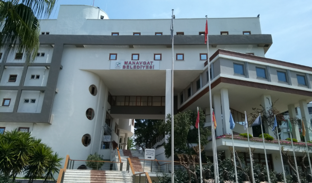 Manavgat Belediyesi'nde Yolsuzluk ve Rüşvet Operasyonu Sürüyor: 24 Kişi Gözaltına Alındı