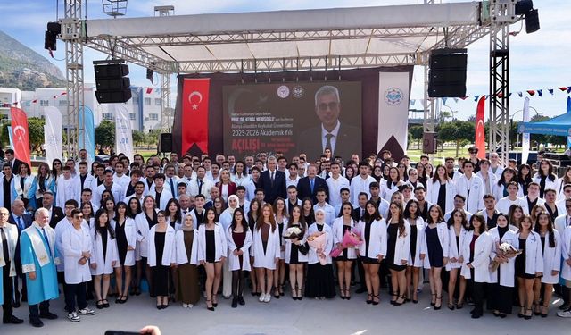 ALKÜ 2025-2026 Akademik Yılı Açılış Töreni Bakan Memişoğlu’nun Katılımıyla Gerçekleştirildi