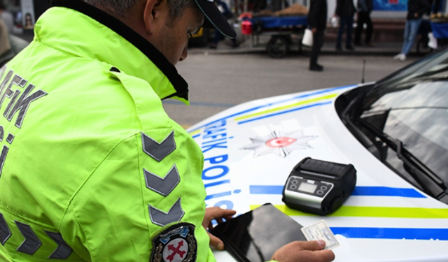 Trafikte Yol Kesene Ağır Cezalar Geliyor