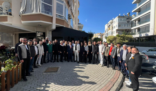 Başkan Adayı Özdemir ve Ekibinden Alanya Sevdalıları Derneği’ne Ziyaret