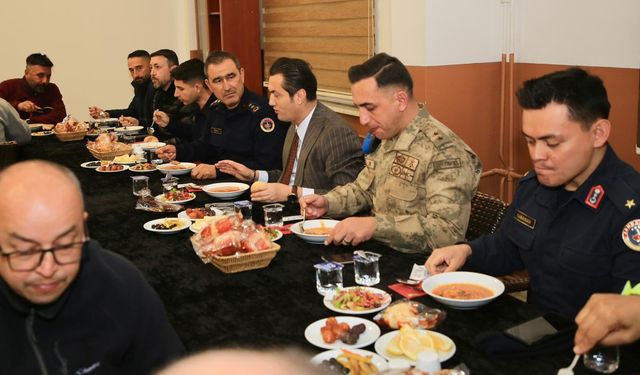 Alanya Kaymakamı Öztürk Jandarmayla İftarda Bir Araya Geldi