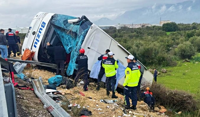 Antalya Çevreyolunda Yolcu Otobüsü Devrildi: 8 Ölü, 26 Yaralı