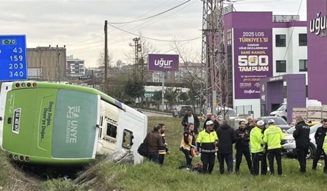Samsun’da Midibüs Devrildi: Aralarında Öğrencilerin de Olduğu 11 Yaralı