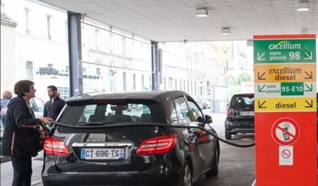 İngiltere’de Akaryakıt Fiyatları Yükseliyor: Bazı İstasyonlarda Tedarik Kısıtı Yaşanıyor